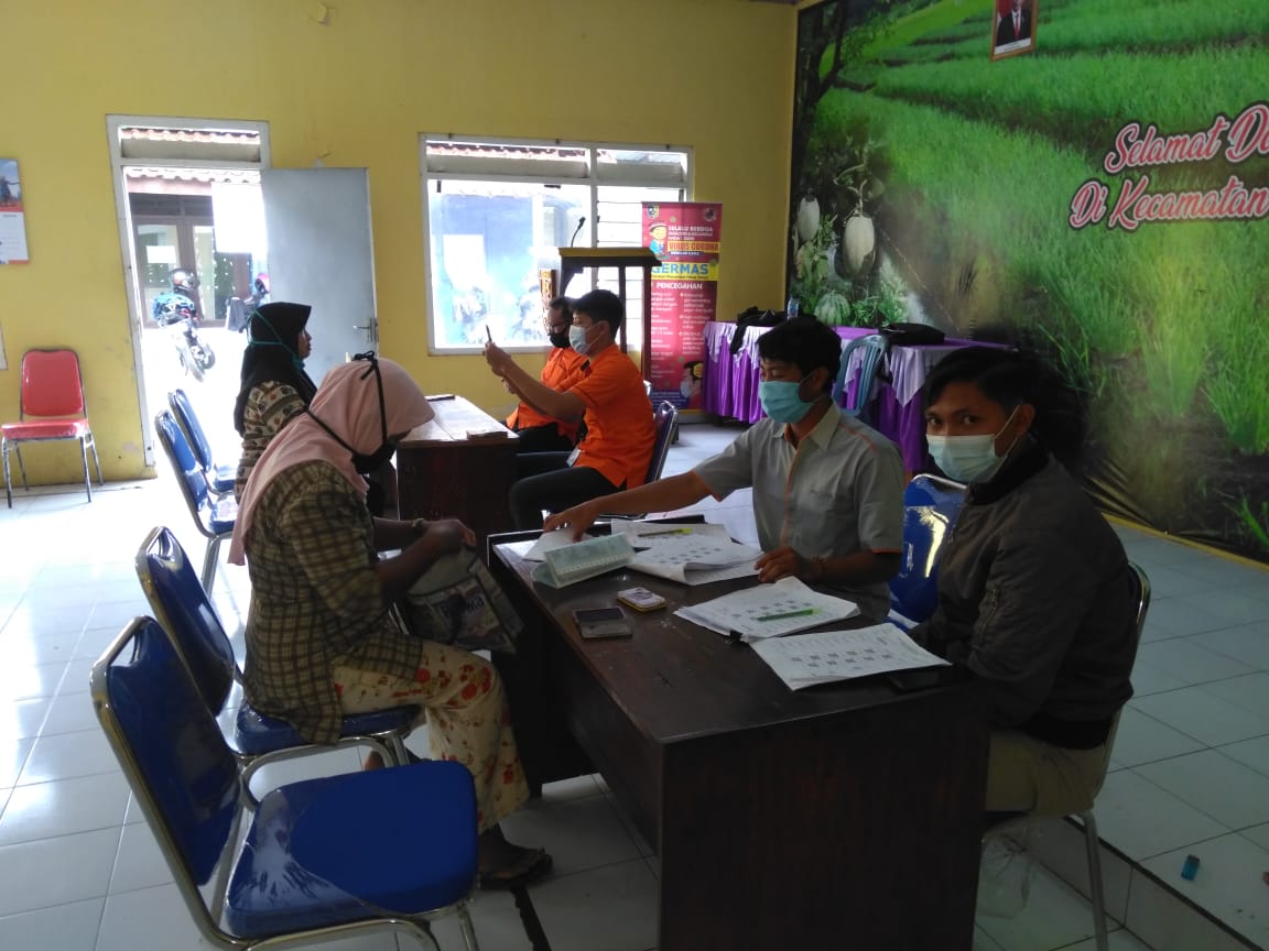 Penyaluran Bantuan Sosial Tunai ( BST ) Pusat MB 11 Kabupaten Demak Di Kecamatan Mijen Tahun 2021