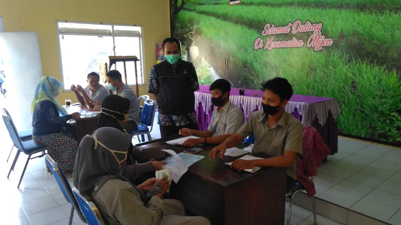 Penyaluran Bantuan Sosial Tunai ( BST ) Pusat Kabupaten Demak MB 11 Kecamatan Mijen Kabupaten Demak