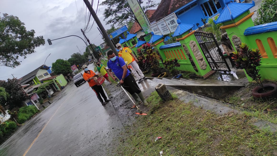 Kegiatan Kerja Bhakti Dalam Rangka Hari Peduli Sampah Nasional ( HPSN ) Tahun 2021