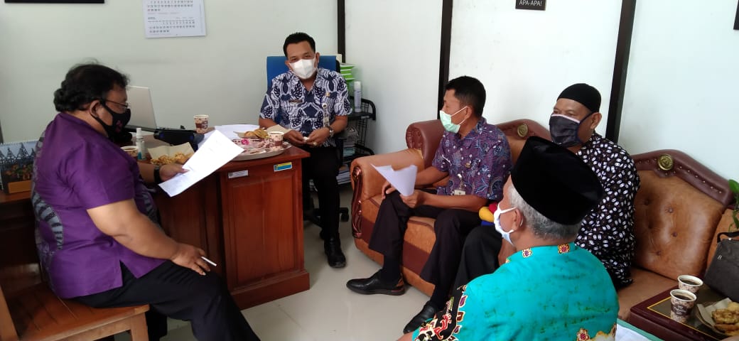 KONSULTASI KE DINPERMADES P2 KB KABUPATEN DEMAK TENTANG PELAKSANAAN PEMILIHAN KEPALA DESA ANTAR WAKTU ( PAW ) DESA BAKUNG KECAMATAN MIJEN KABUPATEN DEMAK TAHUN 2021