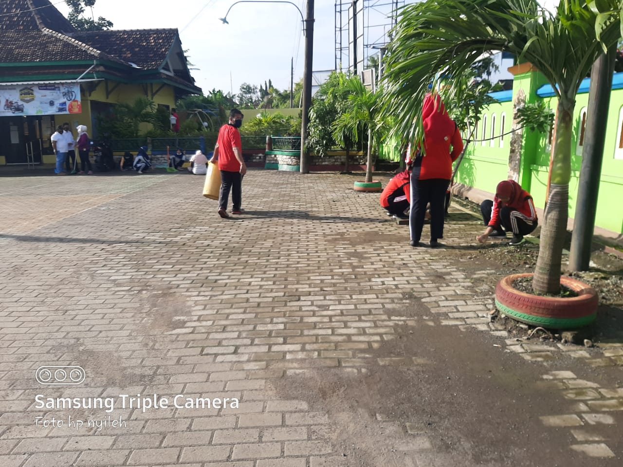 KEGIATAN KERJA BHAKTI DI SEKITAR LINGKUNGAN KANTOR KECAMATAN MIJEN KABUPATEN DEMAK