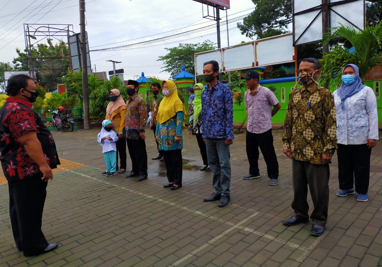 BREEFING PERANGKAT DESA YANG HADIR APEL PAGI RUTIN RABU KECAMATAN MIJEN KABUPATEN DEMAK