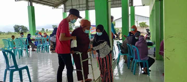 MONITORING KEGIATAN VAKSINASI COVID 19 LANSIA DI DESA MLATEN KECAMATAN MIJEN KABUPATEN DEMAK TAHUN 2021