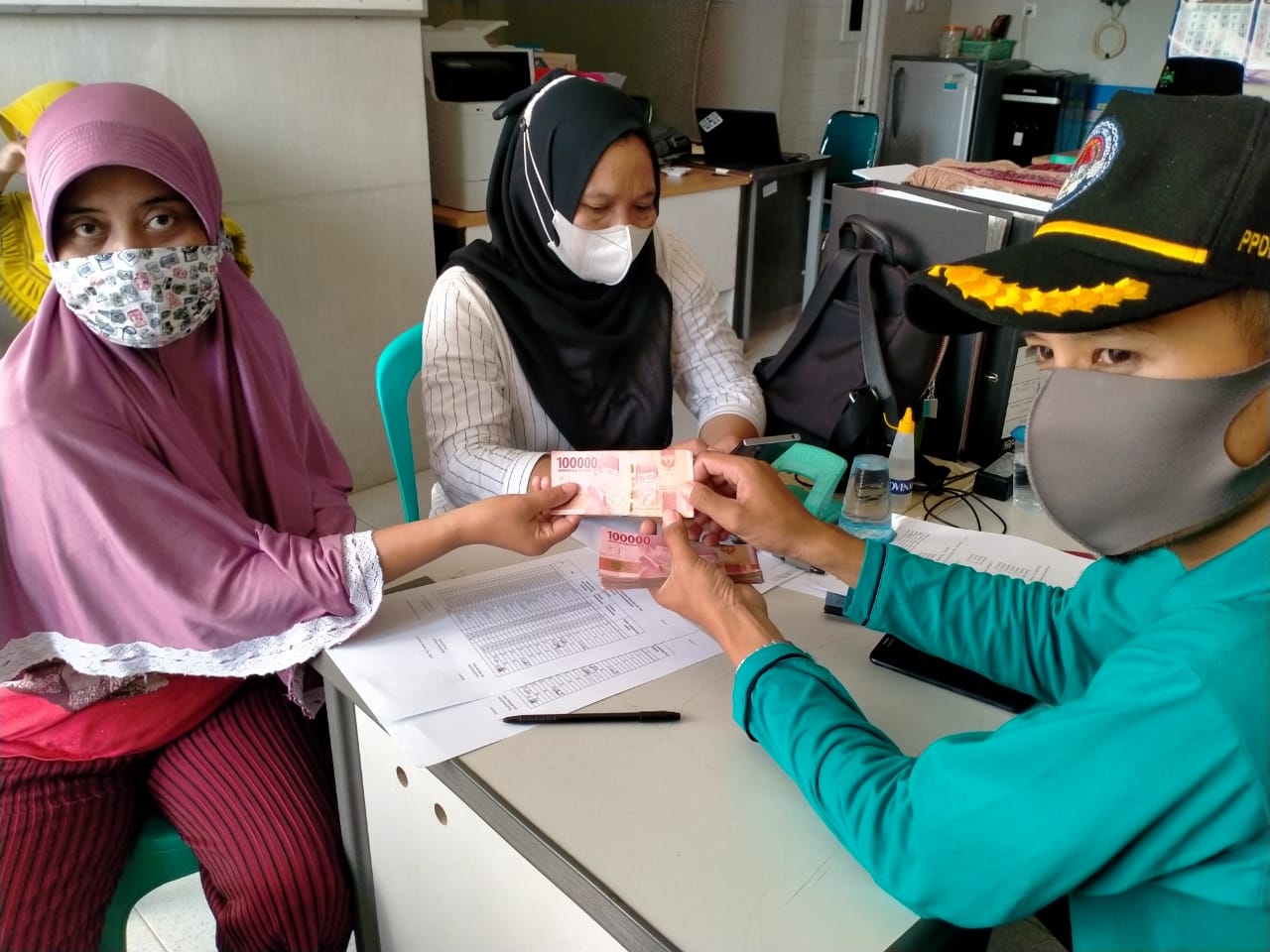 PENYALURAN BANTUAN LANGSUNG TUNAI DANA DESA ( BLT – DD ) TAHAP 4 DESA BERMI KECAMATAN MIJEN KABUPATEN DEMAK TAHUN 2021