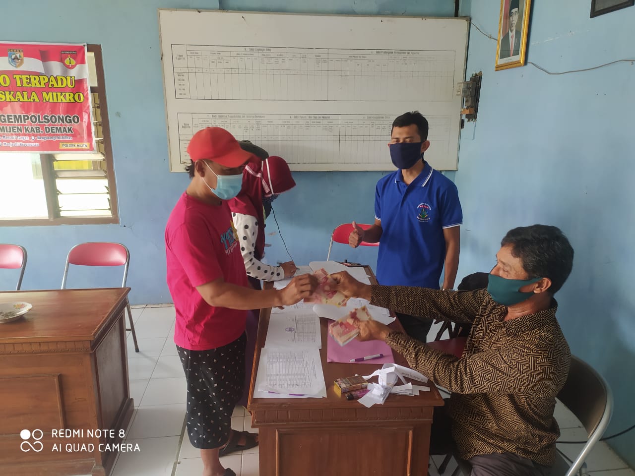 PENYALURAN BANTUAN LANGSUNG TUNAI DANA DESA ( BLT – DD ) TAHAP 4 DI DESA GEMPOLSONGO KECAMATAN MIJEN KABUPATEN DEMAK TAHUN 2021
