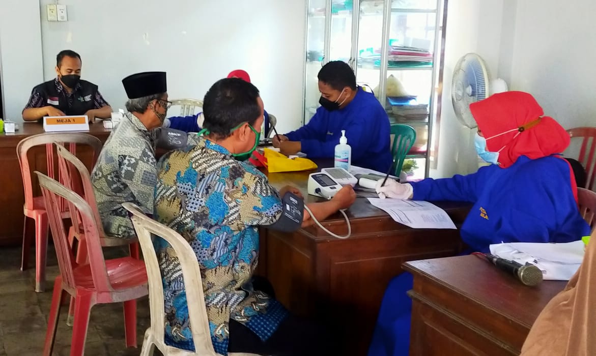 MONITORING KEGIATAN VAKSINASI LANSIA DI DESA BAKUNG KECAMATAN MIJEN KABUPATEN DEMAK