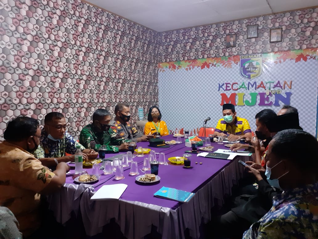 RAPAT TINDAK LANJUT PENANGANAN COVID -19 KECAMATAN MIJEN KABUPATEN DEMAK TAHUN 2021