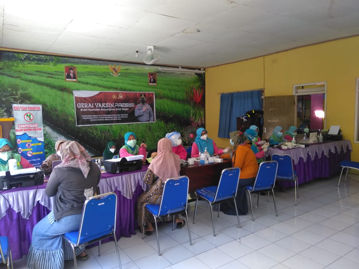 PELAKSANAAN GERAI VAKSINASI OLEH POLRES DEMAK DI KECAMATAN MIJEN KABUPATEN DEMAK