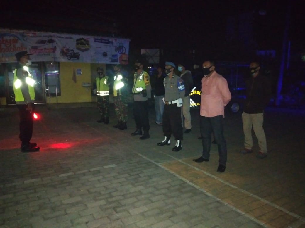 APEL SIAGA BERSAMA POLSEK DAN KORAMIL DALAM RANGKA PEMBERLAKUAN PEMBATASAN KEGIATAN MASYARAKAT ( PPKM ) DARURAT COVID -19 KECAMATAN MIJEN KABUPATEN DEMAK TAHUN 2021