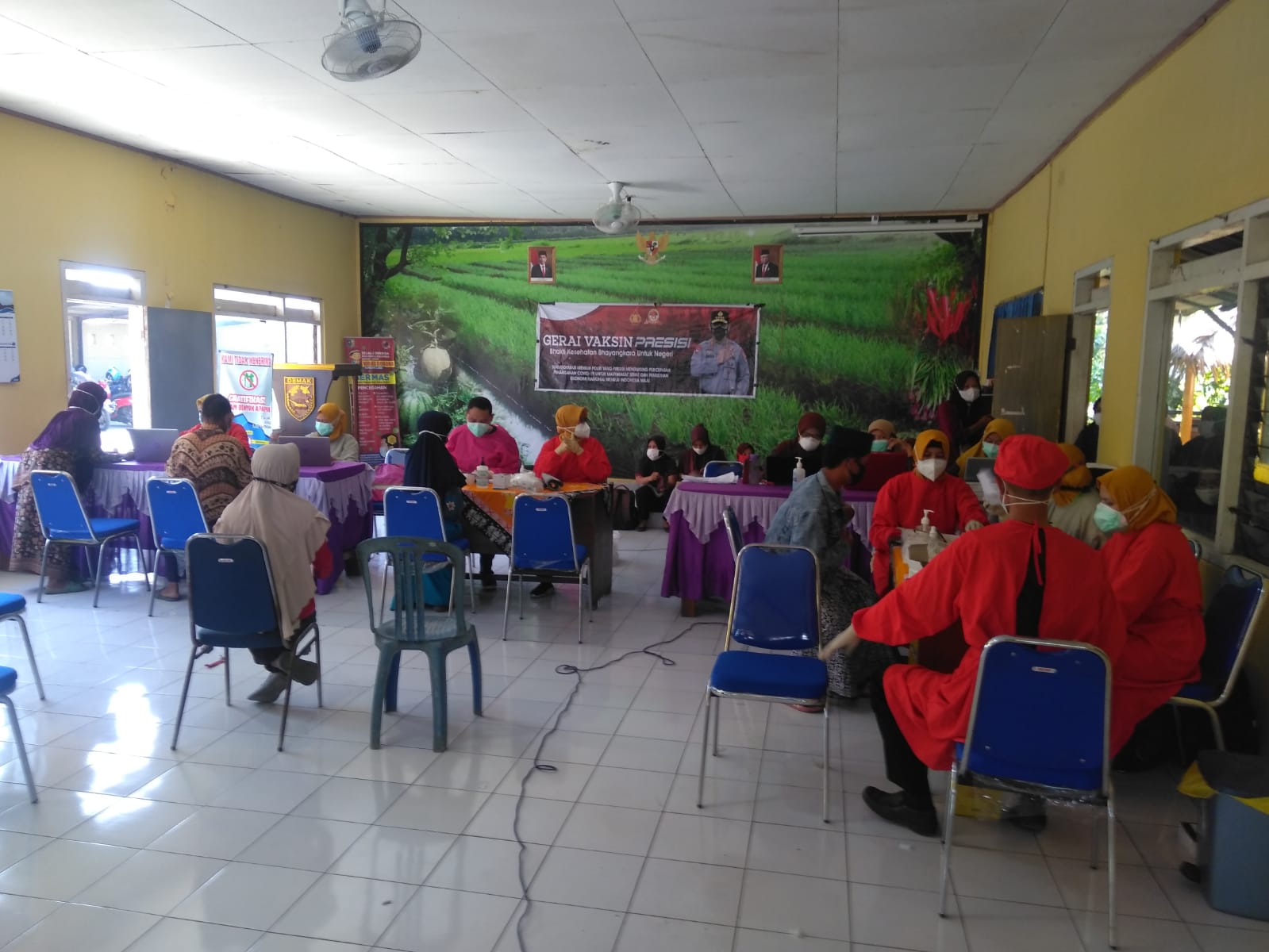 KEGIATAN VAKSINASI COVID -19 DOSIS 2 KECAMATAN MIJEN KABUPATEN DEMAK
