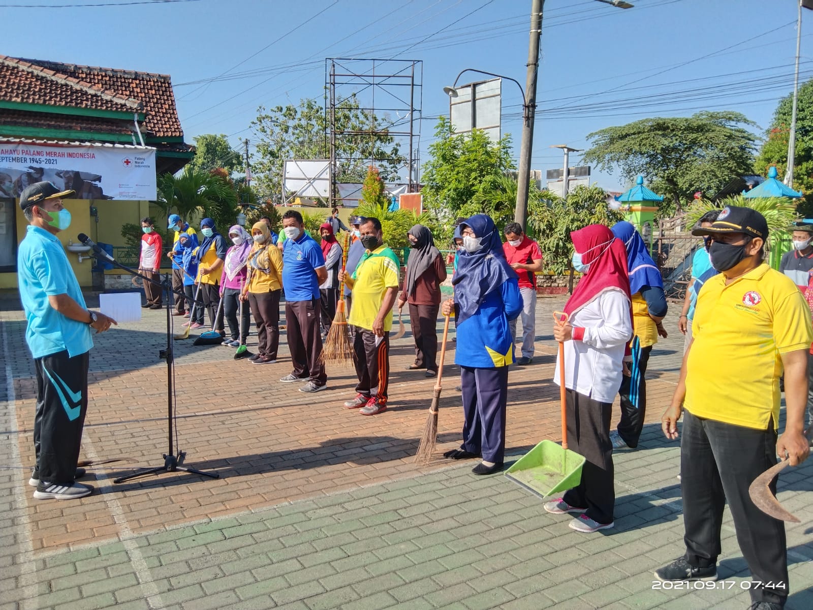 KEGIATAN KERJA BHAKTI DALAM RANGKA MEMPERINGATI HARI WORD CLEANUP DAY ( WCD )TAHUN 2021 DENGAN TEMA ” BERSATU UNTUK INDONESIA BERSIH ” KECAMATAN MIJEN KABUPATEN DEMAK TAHUN 2021