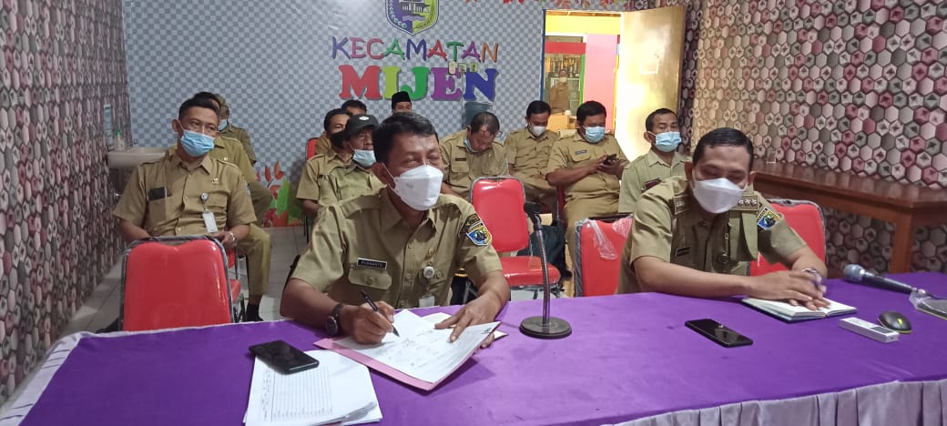 ZOOM MEETING EVALUASI PENANGANAN COVID-19 MENGENAI VAKSINASI DI KABUPATEN DEMAK TAHUN 2021