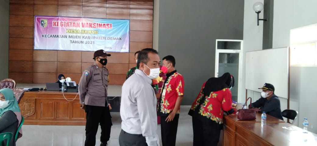 KEGIATAN VAKSINASI COVID-19 DOSIS 1 DAN DOSIS 2 DI DESA BERMI KECAMATAN MIJEN KABUPATEN DEMAK TAHUN 2021