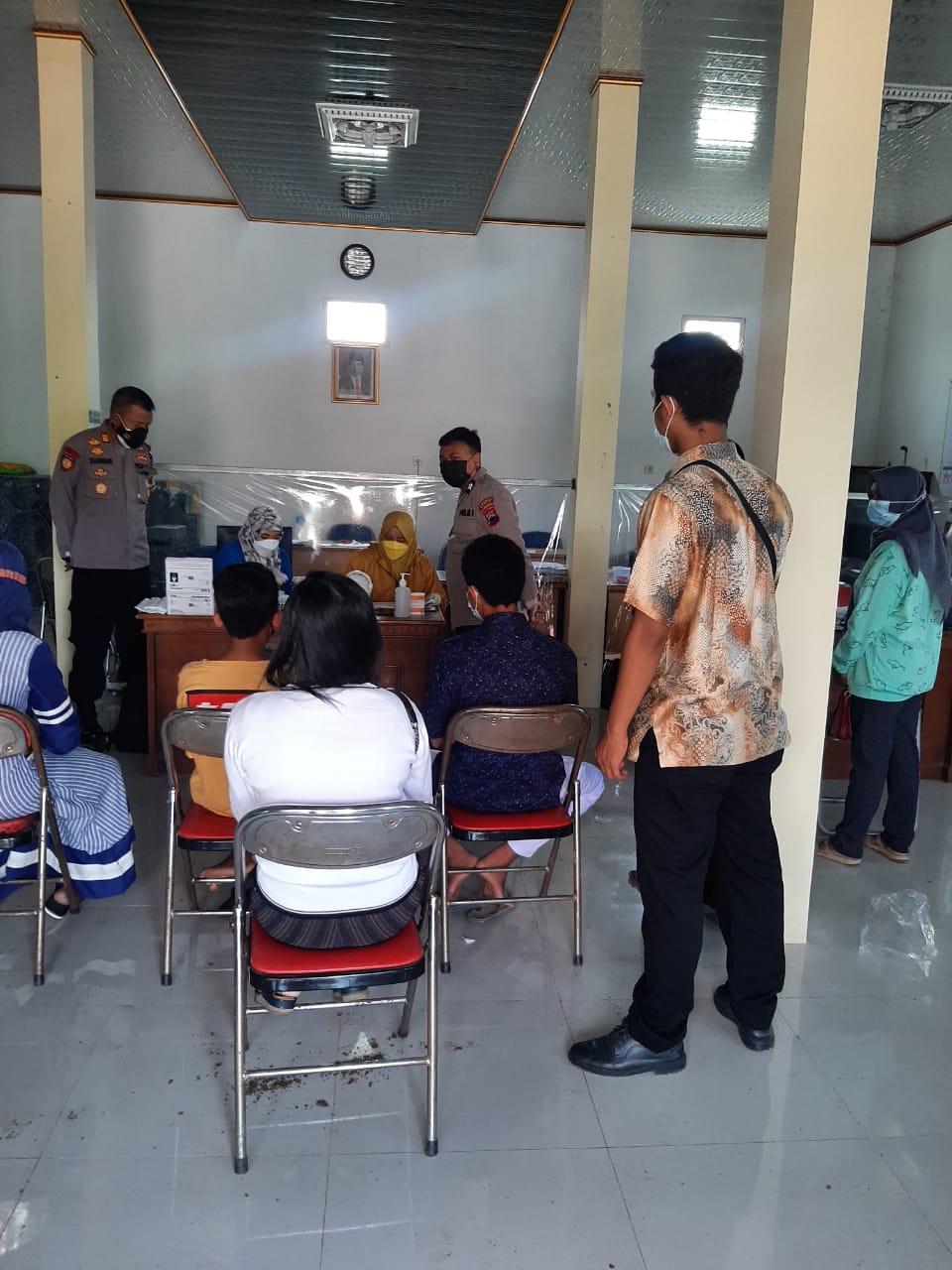 KEGIATAN VAKSINASI COVID-19 DOSIS 1 DAN DOSIS 2 SINOVAC DI DESA GEMPOLSONGO KECAMATAN MIJEN KABUPATEN DEMAK TAHUN 2021