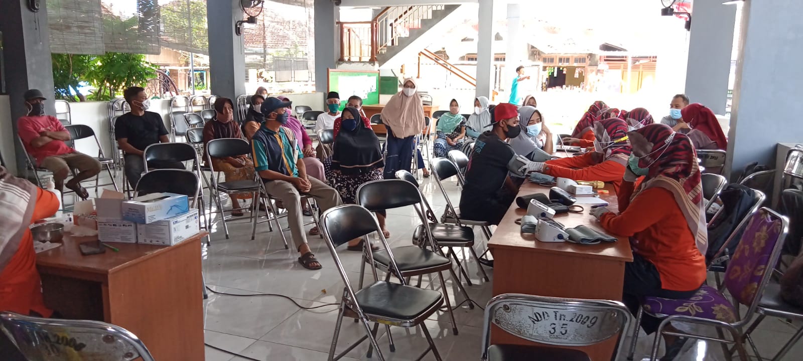 KEGIATAN VAKSINASI COVID -19 DOSIS 1 DAN DOSIS 2 DI BALAI DESA PASIR KECAMATAN MIJEN KABUPATEN DEMAK TAHUN 2021