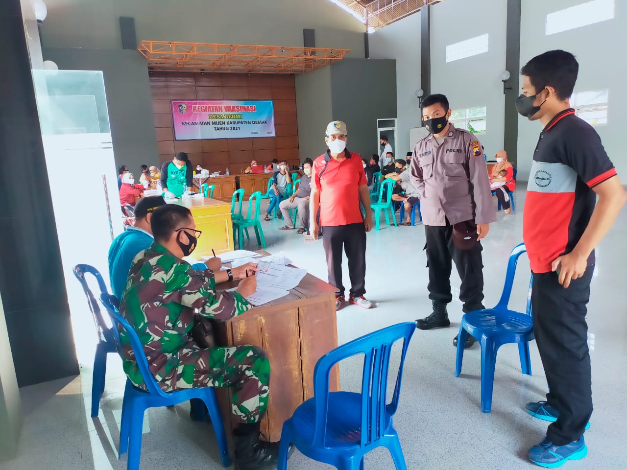 KEGIATAN VAKSINASI COVID-19 DOSIS 1 ( PFIZER ) DAN DOSIS 2 ( SINOVAC ) DI DESA BERMI KECAMATAN MIJEN KABUPATEN DEMAK TAHUN 2021