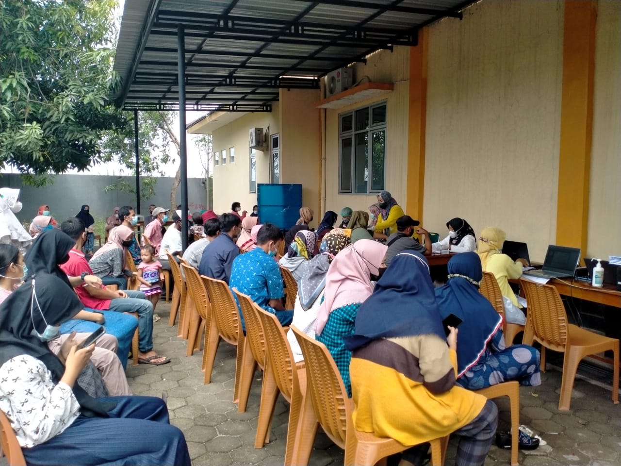 KEGIATAN VAKSINASI COVID-19 DOSIS 1 DAN DOSIS 2 DI PUSKESMAS MIJEN 1 KECAMATAN MIJEN KABUPATEN DEMAK TAHUN 2021