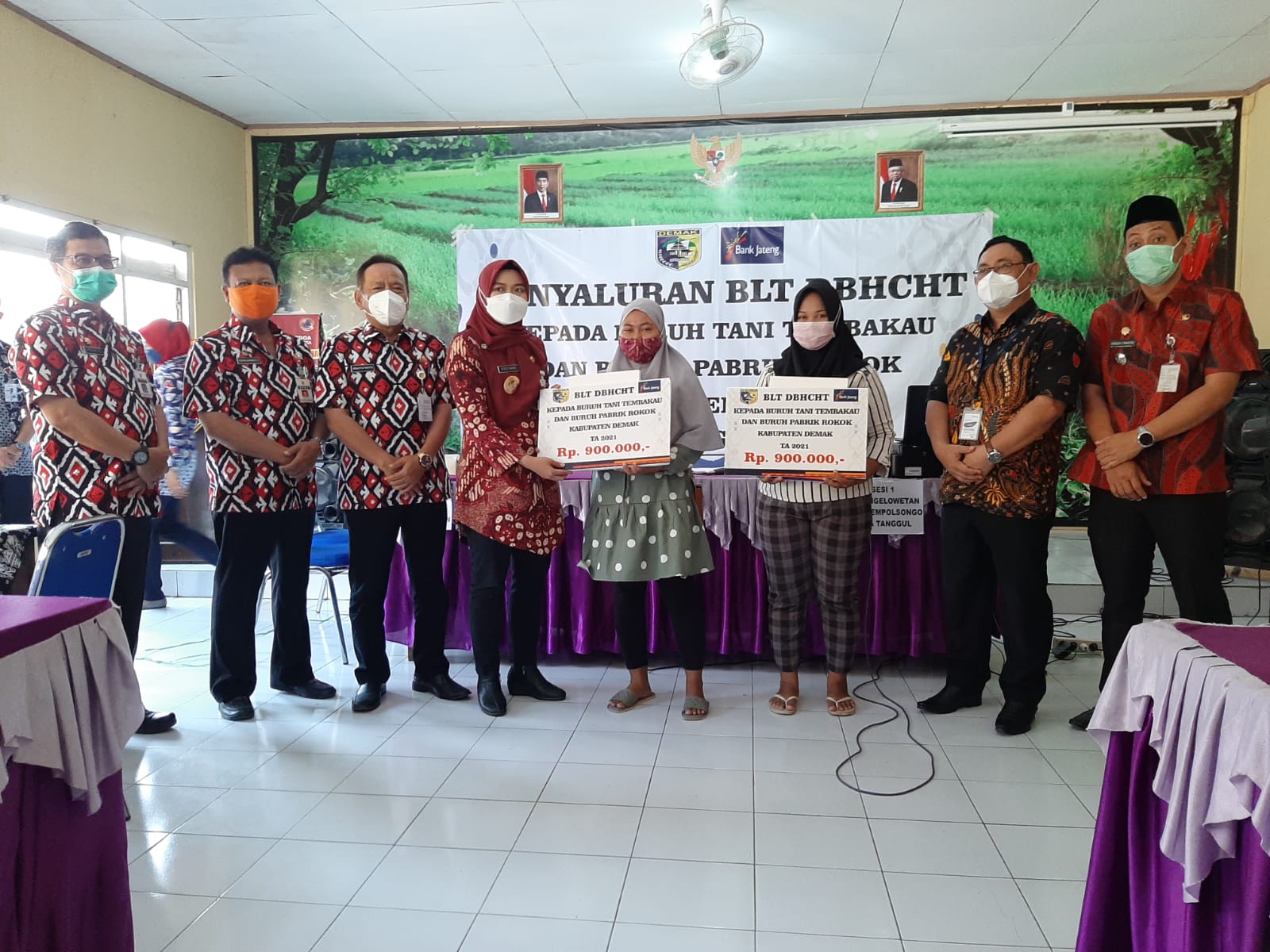 PENYALURAN BANTUAN LANGSUNG TUNAI ( BLT ) DARI DANA BAGI HASIL CUKAI DAN HASIL TEMBAKAU ( DBHCHT ) KEPADA BURUH TANI TEMBAKAU, DAN BURUH PABRIK ROKOK DI KABUPATEN DEMAK TAHUN 2021