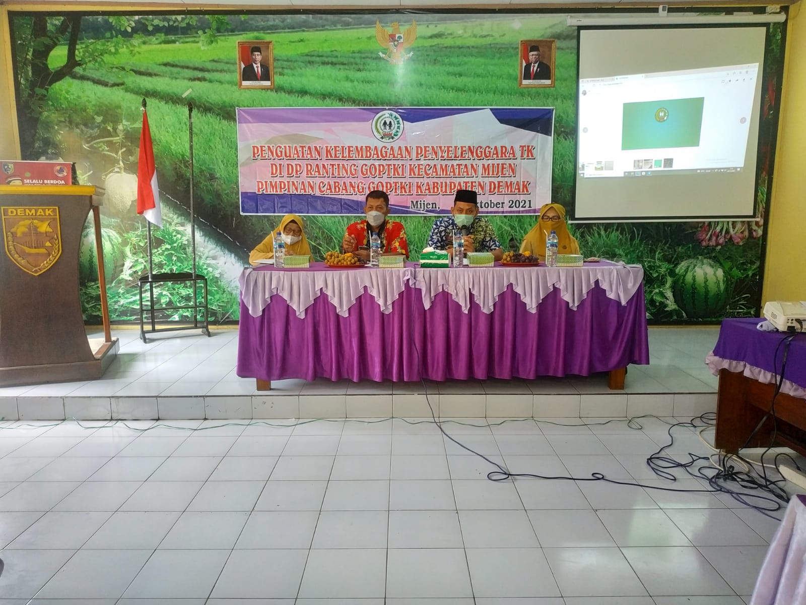 PENGUATAN KELEMBAGAAN PENYELENGGARA TK DI DP RANTING GOPTKI KECAMATAN MIJEN PIMPINAN CABANG GOPTKI KABUPATEN DEMAK TAHUN 2021 DAN SOSIALISASI KESIAPAN SEKOLAH BAGI GURU TK DAN WALI MURID TK SE KECAMATAN MIJEN KABUPATEN DEMAK