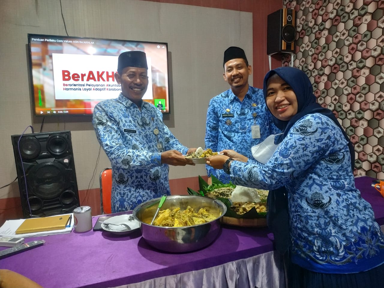 SYUKURAN DALAM RANGKA PERINGATAN HUT KORPS PEGAWAI REPUBLIK INDONESIA ( KORPRI ) KE 50 TAHUN KECAMATAN MIJEN KABUPATEN DEMAK TAHUN 2021