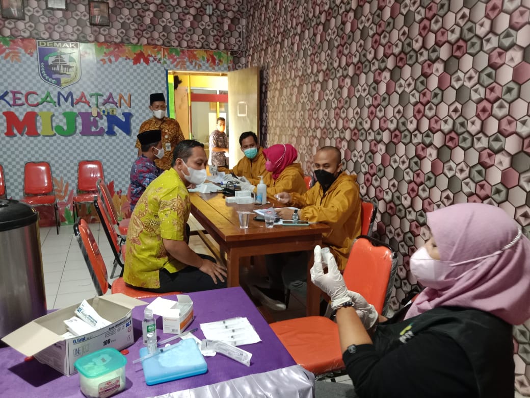 KEGIATAN PELAKSANAAN VAKSINASI COVID-19 BOOSTER TAHAP 3 DI KECAMATAN MIJEN KABUPATEN DEMAK TAHUN 2022
