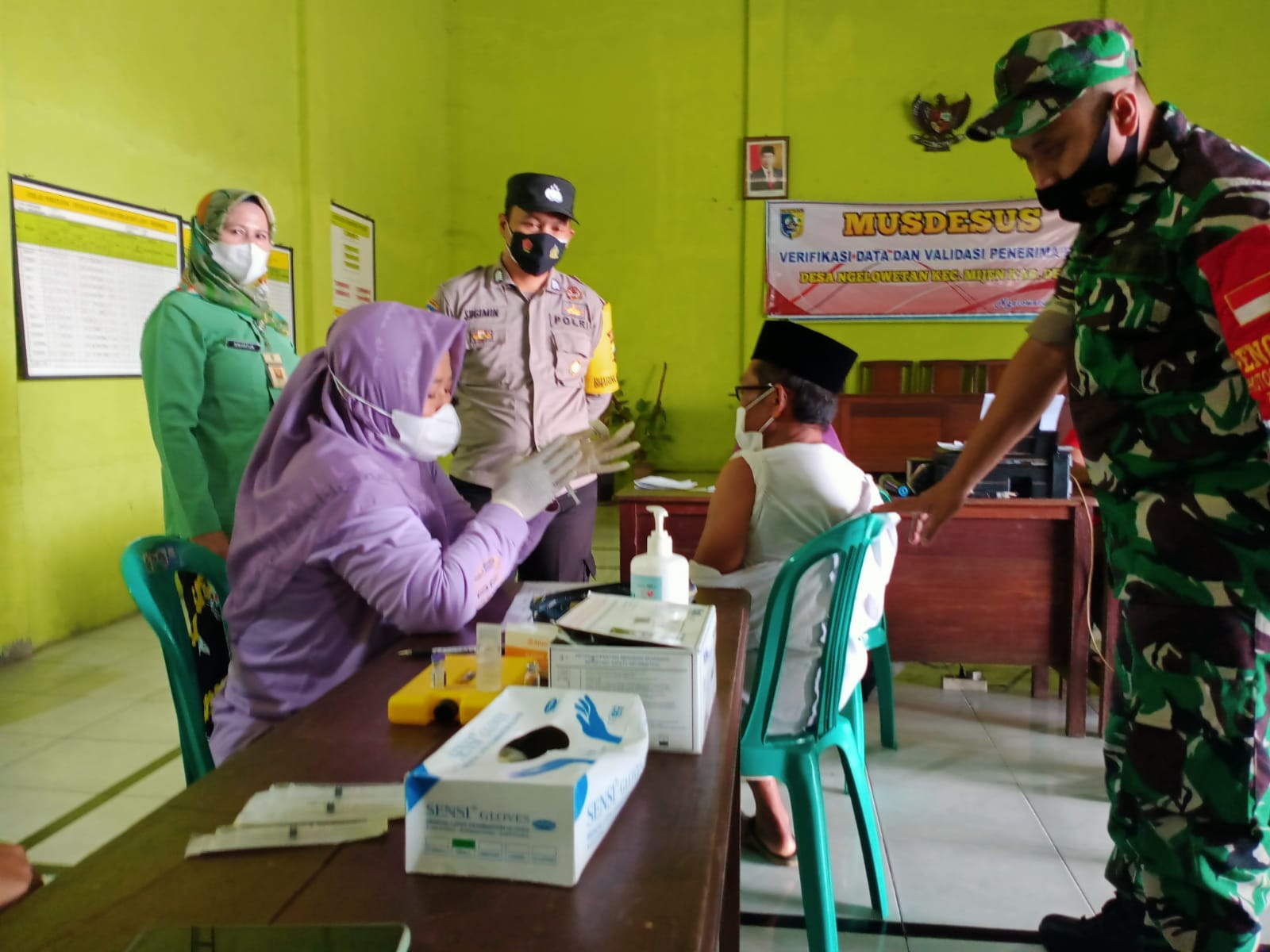 MONITORING VAKSINASI COVID-19 DOSIS 1,2 DAN 3 UNTUK MASYARAKAT UMUM DI DESA NGELOWETAN KECAMATAN MIJEN KABUPATEN DEMAK