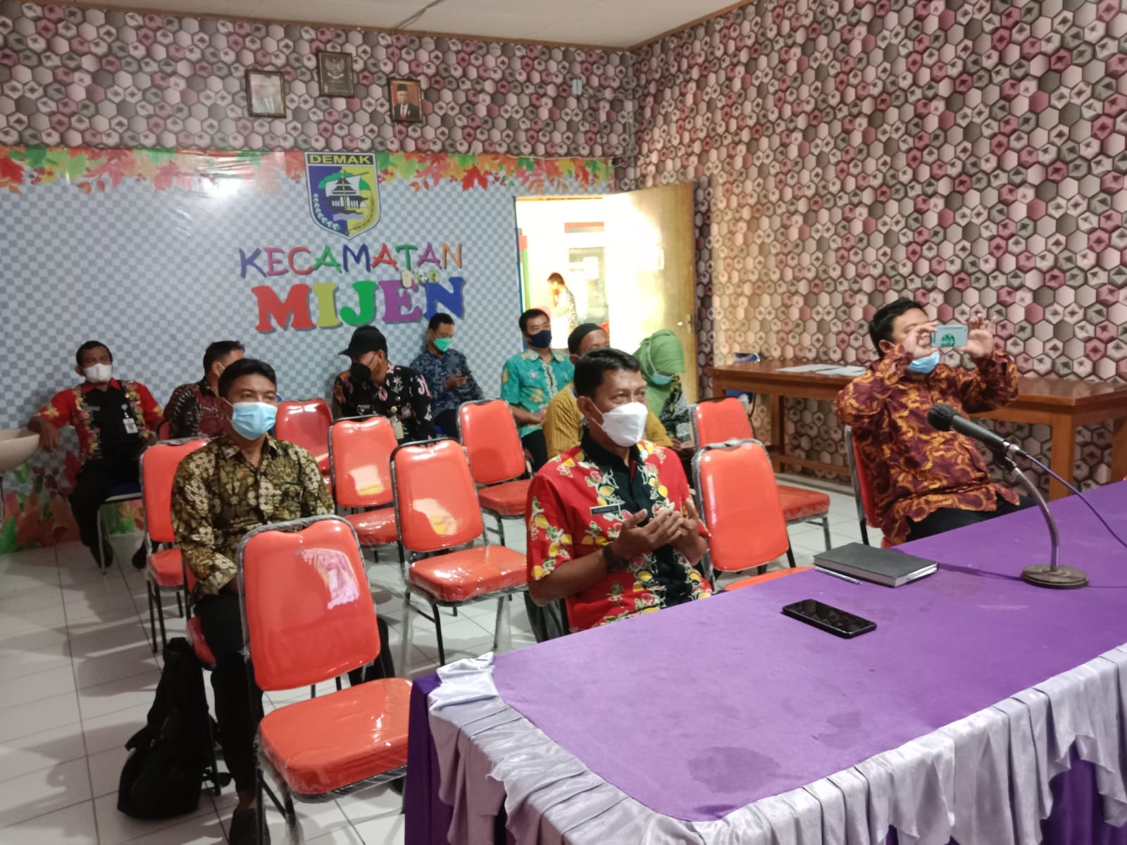 ZOOM MEETING SOSIALISASI UNDANG -UNDANG NO. 14 TAHUN 2008 TENTANG KETERBUKAAN INFORMASI PUBLIK DAN PERATURAN BUPATI NO.63 TAHUN 2019 TENTANG STANDAR LAYANAN INFORMASI PUBLIK DESA DI LINGKUNGAN PEMERINTAH KABUPATEN DEMAK TAHUN 2022