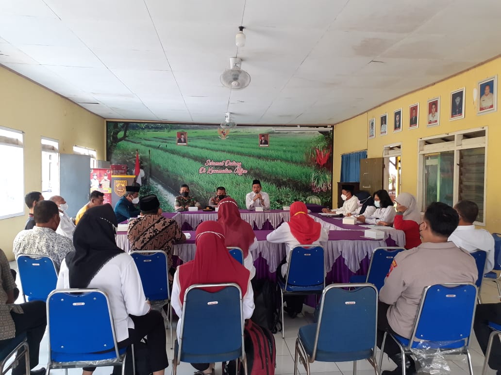 RAPAT KOORDINASI LINTAS SEKTOR TENTANG STRATEGI DALAM PENCAPAIAN DEMAK PPKM LEVEL 1 KECAMATAN MIJEN KABUPATEN DEMAK TAHUN 2022